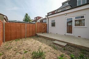Newly Converted 2BDR 1BA APT in Hounslow