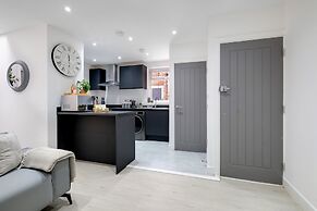 Newly Converted 2BDR 1BA APT in Hounslow