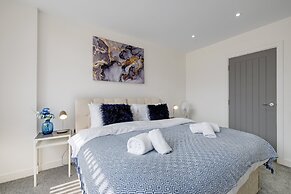 Newly Converted 2BDR 1BA APT in Hounslow