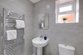 Newly Converted 2BDR 1BA APT in Hounslow