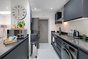 Newly Converted 2BDR 1BA APT in Hounslow
