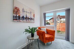 Newly Converted 2BDR 1BA APT in Hounslow