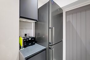 Newly Converted 2BDR 1BA APT in Hounslow