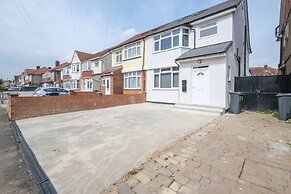 Newly Converted 2BDR 1BA APT in Hounslow