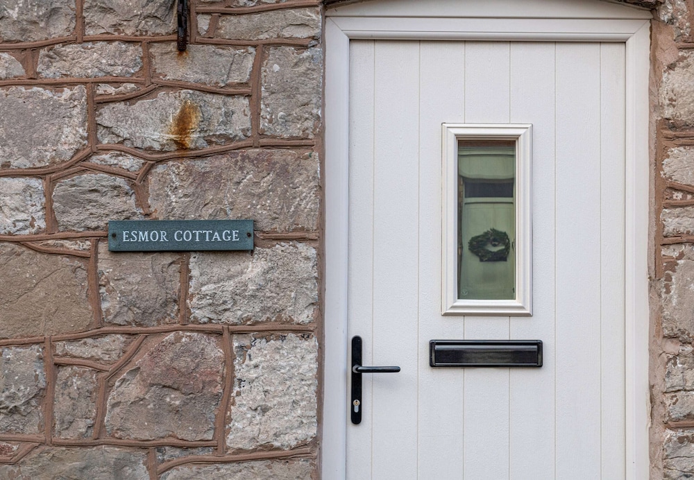 Charming Cottage in Caerway, No Deposit