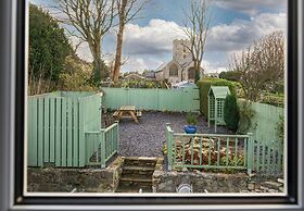 Charming Cottage in Caerway, No Deposit