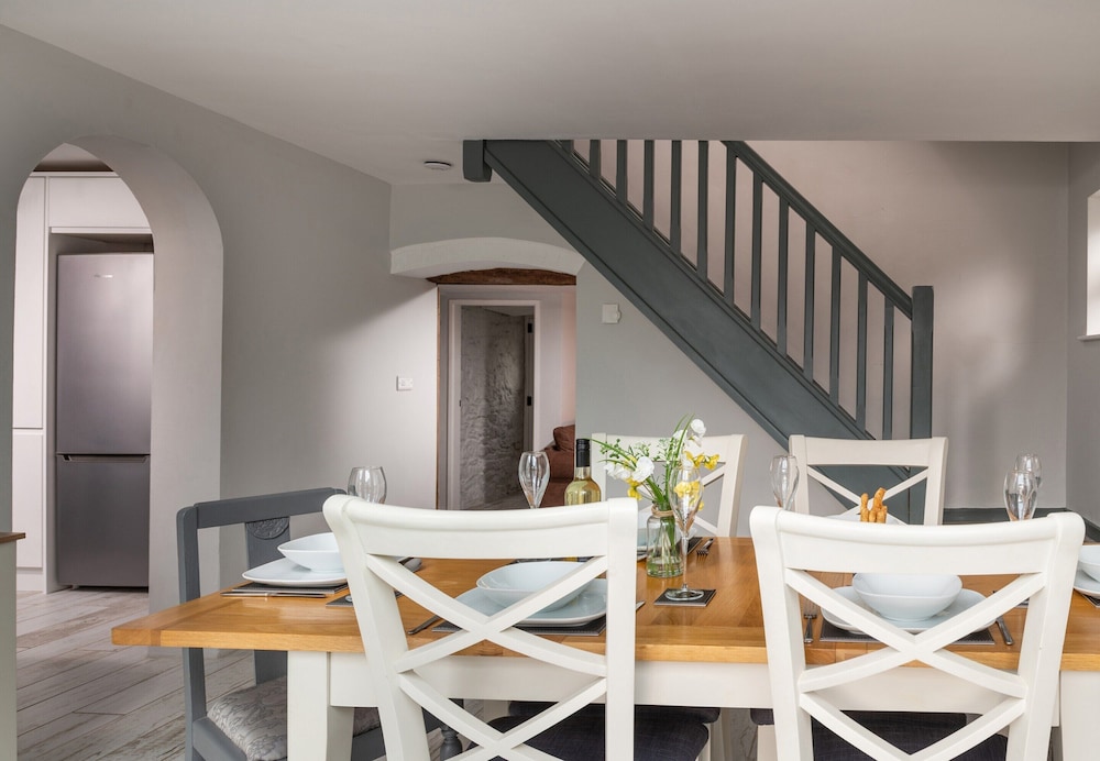 Charming Cottage in Caerway, No Deposit