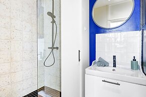 Bright 1BR Bastille Getaway - 4 Guests