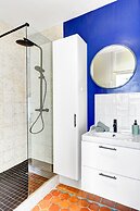 Bright 1BR Bastille Getaway - 4 Guests