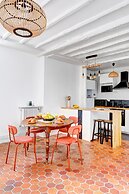 Bright 1BR Bastille Getaway - 4 Guests