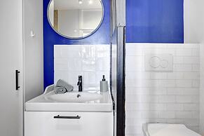 Bright 1BR Bastille Getaway - 4 Guests