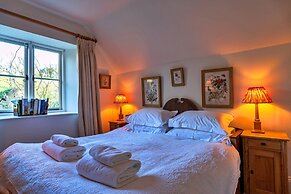 Holiday Home in Bruton With Private Lakes