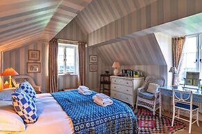 Holiday Home in Bruton With Private Lakes