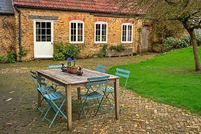 Holiday Home in Bruton With Private Lakes