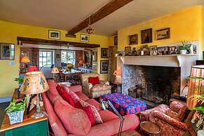 Holiday Home in Bruton With Private Lakes