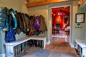 Holiday Home in Bruton With Private Lakes