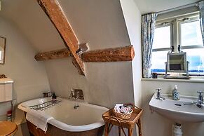 Holiday Home in Bruton With Private Lakes