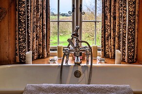 Holiday Home in Bruton With Private Lakes
