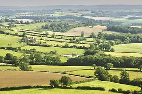 Holiday Home in Bruton With Private Lakes