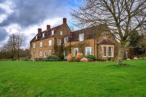 Holiday Home in Bruton With Private Lakes