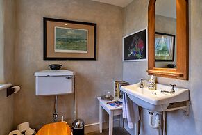 Holiday Home in Bruton With Private Lakes