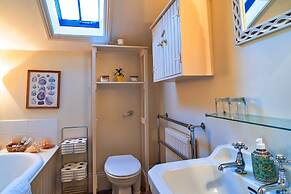 Holiday Home in Bruton With Private Lakes