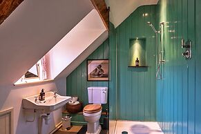 Holiday Home in Bruton With Private Lakes