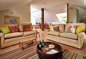 Loft in Cotswolds With Pool & Scenic Gardens