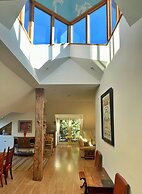 Loft in Cotswolds With Pool & Scenic Gardens
