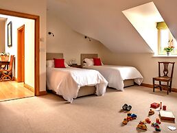 Loft in Cotswolds With Pool & Scenic Gardens