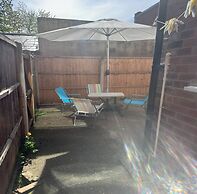 Stylish Home Near Shopping - Book Summer Stays Now