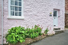 Cottage in Cornwall Near Golden Beaches