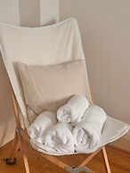 Stylish Happiness Home in Surrey