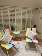 Stylish Happiness Home in Surrey