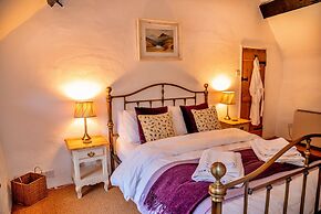 Charming Thatched Cottage in Alcombe, No Deposit