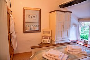 Charming Thatched Cottage in Alcombe, No Deposit