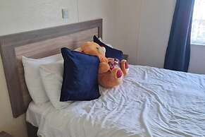 2 Bed Caravan - Sleeps 6 - Pets - Pool - Parking