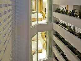 Golden Holiday Hotel