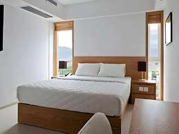 Golden Holiday Hotel