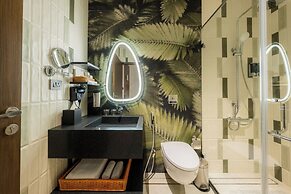 080 Transit Hotel T2