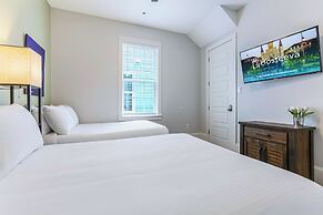 Spacious 4BR Condo with Pool