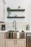 Spacious 4BR Condo with Pool