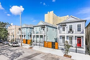 Spacious 4BR Condo with Pool