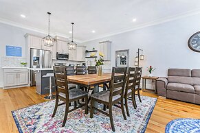 Spacious 4BR Condo with Pool