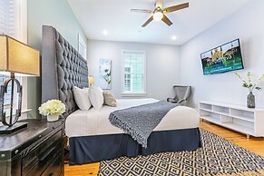 Spacious 4BR Condo with Pool