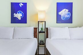 Spacious 4BR Condo with Pool