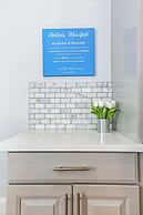 Spacious 4BR Condo with Pool