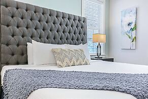 Spacious 4BR Condo with Pool