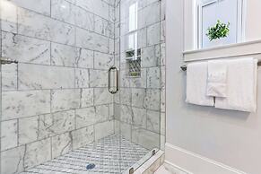 Spacious 4BR Condo with Pool