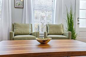 Spacious 4BR Condo with Pool